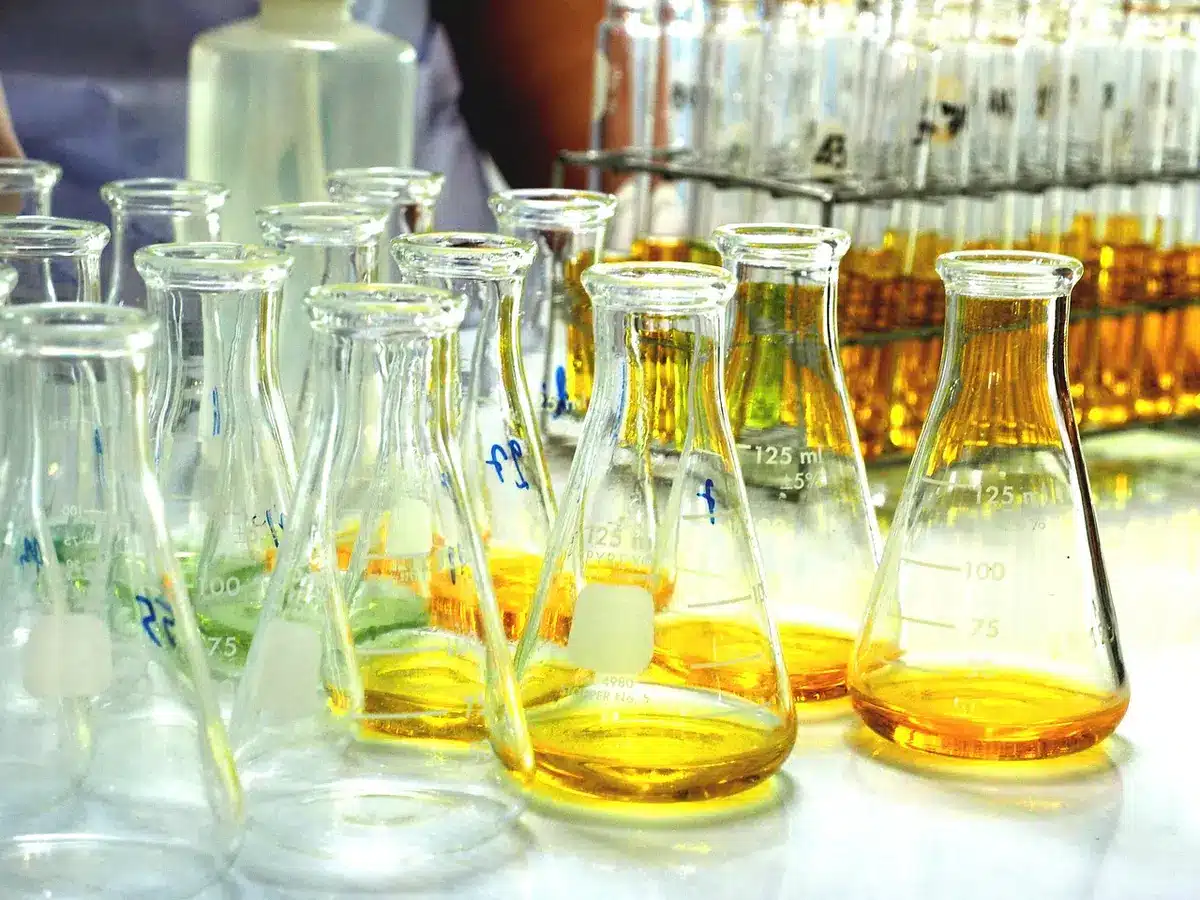 Zegary atomowe i przyrządy laboratoryjne pokazujące źródło współczesnego czasu