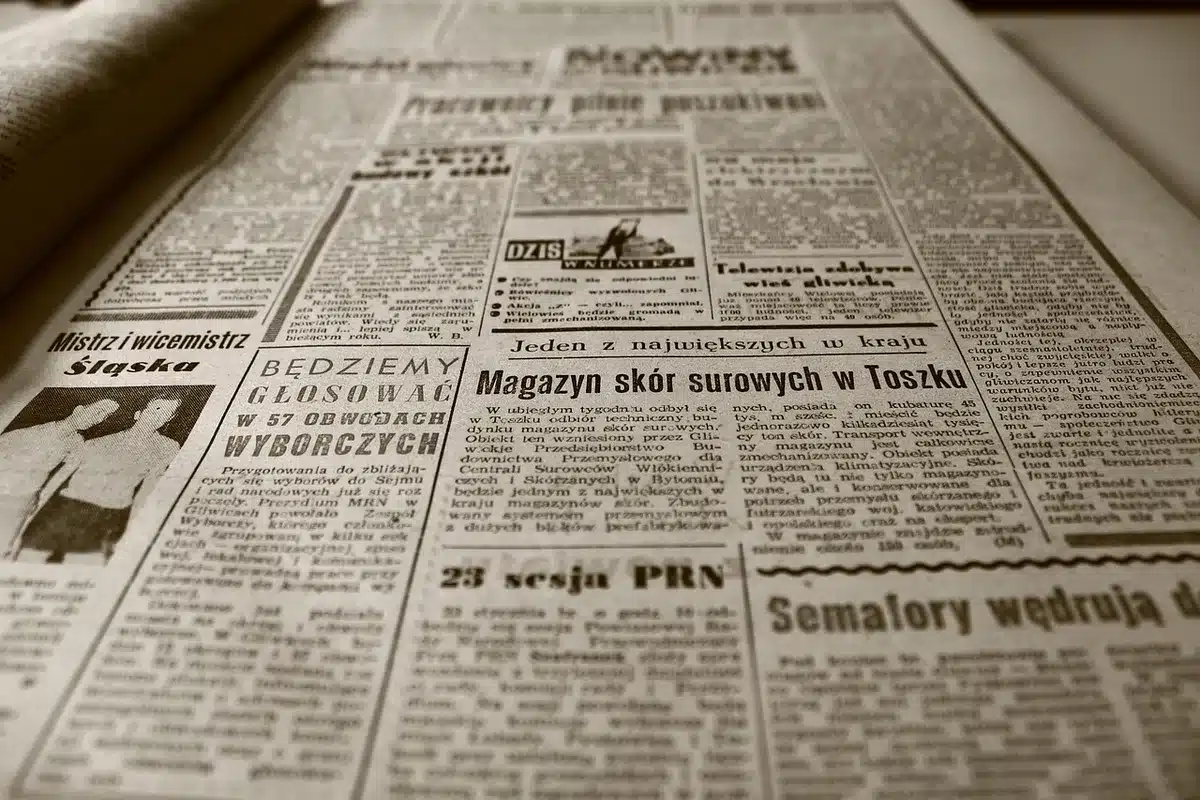 Sylwetka mężczyzny czytającego gazety, symbolizująca rozgoryczenie Williama